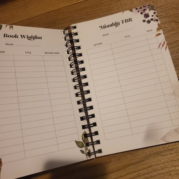 Owlcrate Magical Monthly Reading Planner book - Picture 2 of 12